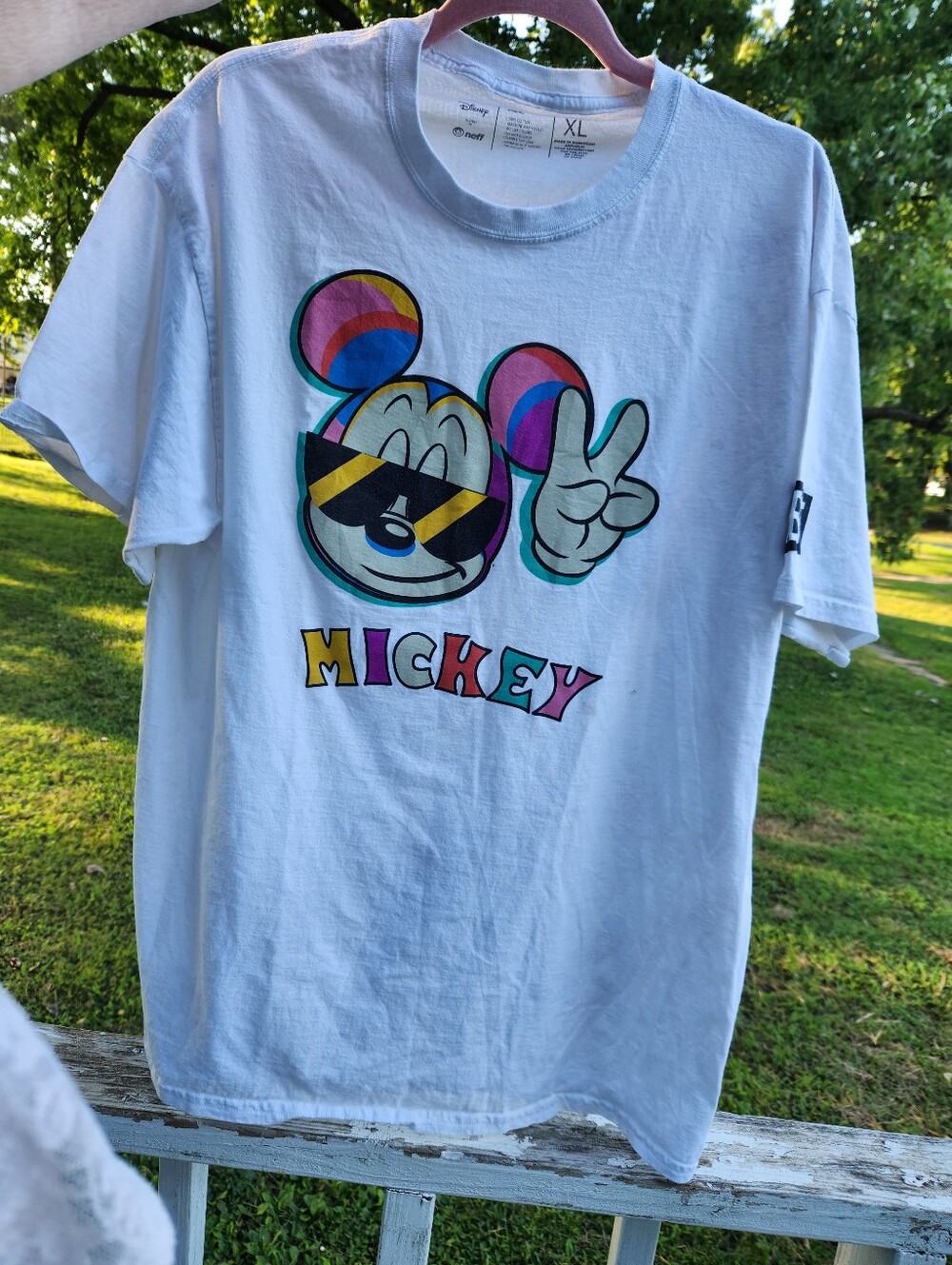 Disney Collectionby Neff Mickey Mouse Peace Sign T-Shirt Size XL P2p 22 EUC